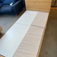 ニトリ中古シングルベッド 木製 ヘッドボード収納の画像