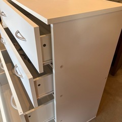 中古ホワイト4段チェストの画像