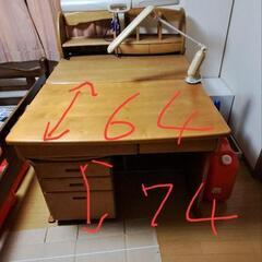 ２段ベッド　勉強机2つの画像