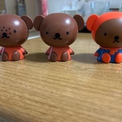 さまざまな種類の小物の画像