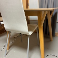 ダイニングテーブルの画像