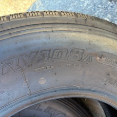 溝多い！4本セット！トラックタイヤヨコハマ205/85/R16の画像