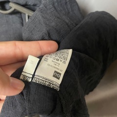 GU 黒いシャツの画像