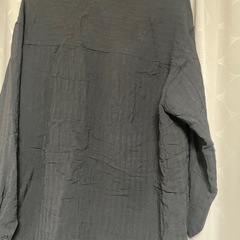 GU 黒いシャツの画像