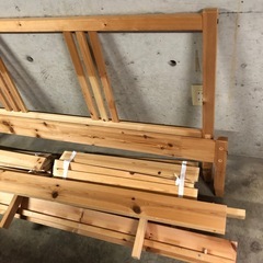 IKEA ダブルベッド　組み立て部品完備、　日焼け跡ありの画像