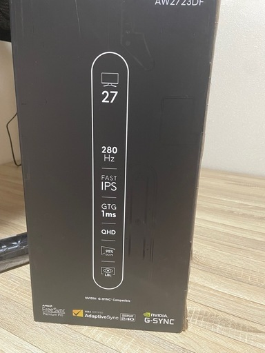 エイリアンウェアモニター、デスク、マイク、キーボード等、