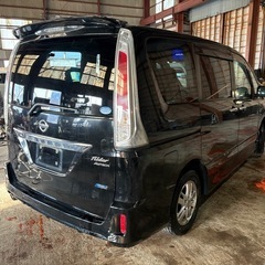 セレナ ライダー 4WD ナビ フリップダウンモニターの画像