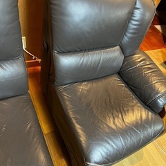 【8/11値下げしました！】2人掛け 革 ソファーの画像