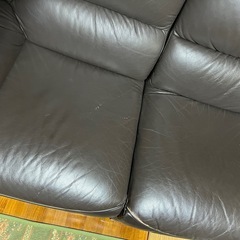 【8/11値下げしました！】2人掛け 革 ソファーの画像