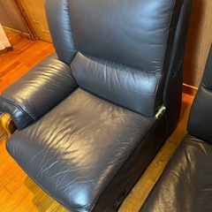 【8/11値下げしました！】2人掛け 革 ソファーの画像