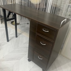 折り畳みネイルテーブルの画像