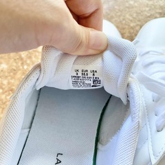 新品未使用品　LACOSTE ホワイト/ピンク スニーカー LACOSTE ホワイト/ピンク スニーカー (Lim) 甲府の靴