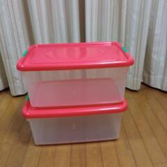 【受付終了】プラスチックケース　２個+毛布の画像
