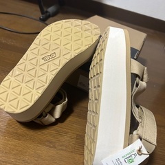 テバ　TEVA 厚底サンダル　22cmの画像