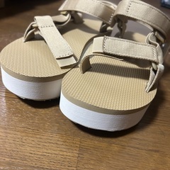 テバ　TEVA 厚底サンダル　22cmの画像