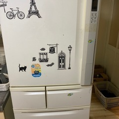 冷蔵庫と電子レンジと洗濯機と掃除機の画像