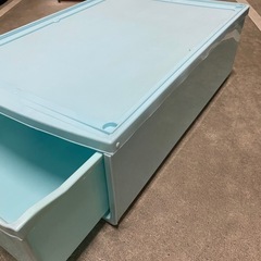 引き出し式の衣装ケース（水色）の画像