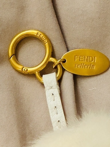 お値下げ！【FENDI】フェンディ ポンポンチャーム ファーチャーム  ホワイト