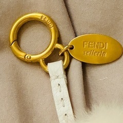 お値下げ！【FENDI】フェンディ ポンポンチャーム ファーチャーム  ホワイトの画像