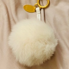 【美品】FENDI ホワイトファー ポンポン キーホルダー ゴールドリング 楽天市場】FENDI フェンディ ポンポンチャーム バッグチャーム