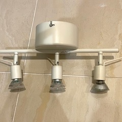 IKEA天井照明　ハロゲン3灯　の画像