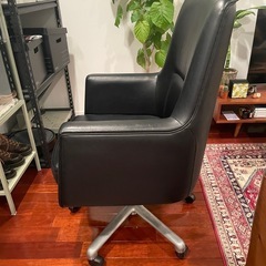 カリモク　オフィスチェアの画像
