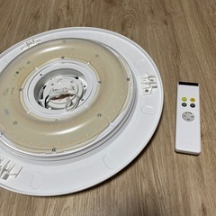 LEDシーリングライト　橙色の画像