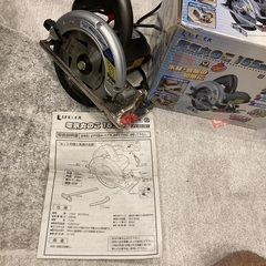 電動丸のこ🔴箱付き説明書付きの画像