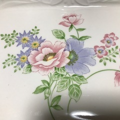 花柄が可愛い食器4枚セットの画像