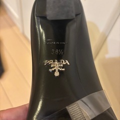 プラダ　ヒールの画像