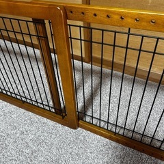 伸縮ペットゲートの画像