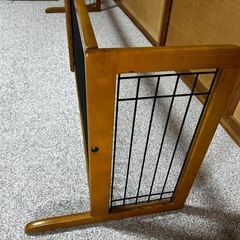 伸縮ペットゲートの画像