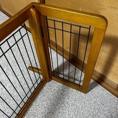 伸縮ペットゲートの画像