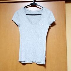 ［サイズXS］TOMMY HILFIGER　Vネック半袖Tシャツの画像