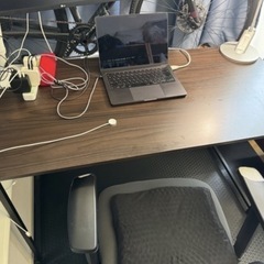 PC作業デスクの画像