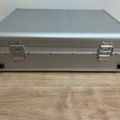 工具箱　パーツケース　アルミケース　小さな穴空いてますの画像