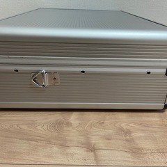 工具箱　パーツケース　アルミケース　小さな穴空いてますの画像