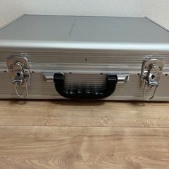 工具箱　パーツケース　アルミケース　小さな穴空いてますの画像