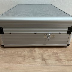 工具箱　パーツケース　アルミケース　小さな穴空いてますの画像