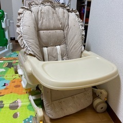 コンビ　電動ハイローチェア　テーブル付き　替えカバー・お食事用カバー付きの画像
