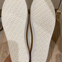 TOMMY トミー　スニーカーの画像
