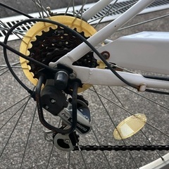 シティサイクル trois 27インチ 6速 白の画像