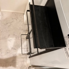 山崎実業 ランドリーラック プレート 洗濯機横マグネット収納ラック　ブラック  洗濯機 ラック 洗剤 収納 洗濯用品 サニタリー ランドリー 磁石の画像