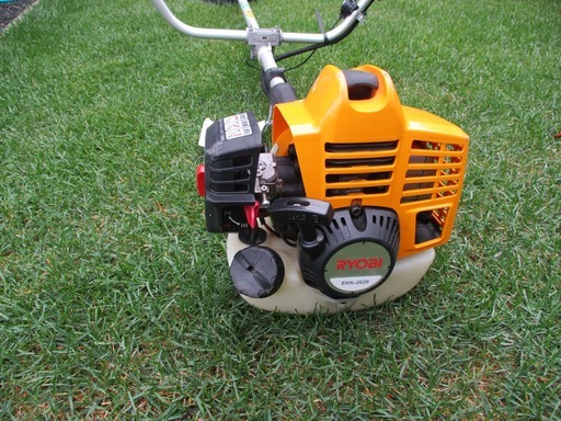 草刈り機　RYOBI（リョービ）エンジン刈払機（EKK-2620） 固い草の刈り込みに、強力型！