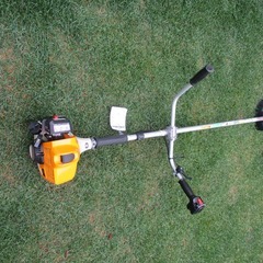 草刈り機　RYOBI（リョービ）エンジン刈払機（EKK-2620） 固い草の刈り込みに、強力型！の画像