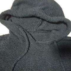 ♠　NieR Clothing　もこもこプルオーバーパーカー　ポケット付き　 黒　サイズF　メンズ 　レディース　どちらでも着られそうですの画像