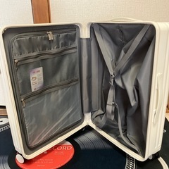 スーツケース/キャリーケース白系／新品／箱は痛みは御座います。現状品！の画像