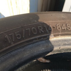 買い取ってください廃タイヤ 175/70/14の画像