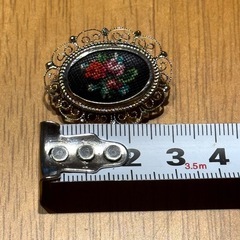 プチポワン オーストラリア製 ブローチ 刺繍 アンティーク調 薔薇の画像