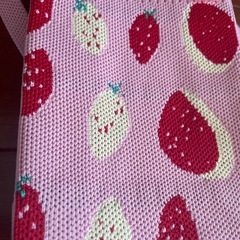 苺柄スマホショルダーの画像